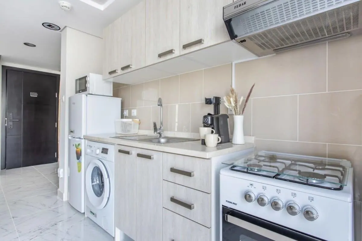 Frank Porter - Mag 560 Dubai Apartment